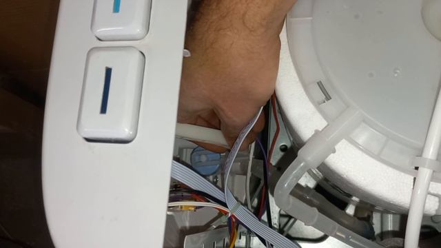 Течет кулер для воды из клапана? Проверь это, вдруг поможет