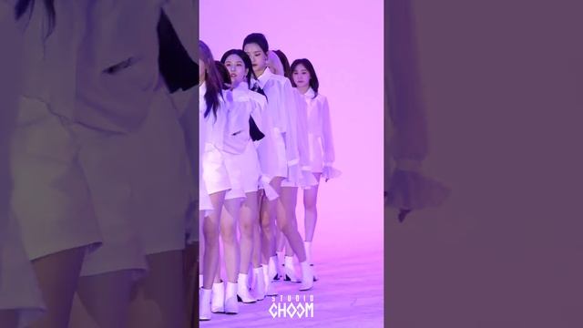 [UNFILTERED CAM] IZ*ONE Lee Chaeyeon(이채연) '환상동화(Secret Story of the Swan)' 4K | BE ORIGINAL смотреть онлайн