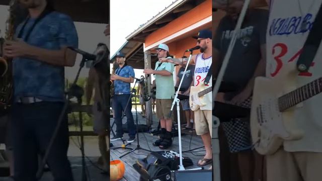 Chillula saxophone jams with DJ natural смотреть онлайн