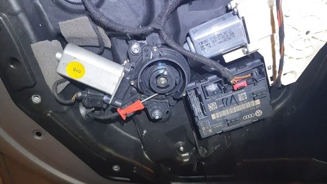 Дверные доводчики от Audi A8 4H D4 на Touareg FL (1) смотреть онлайн