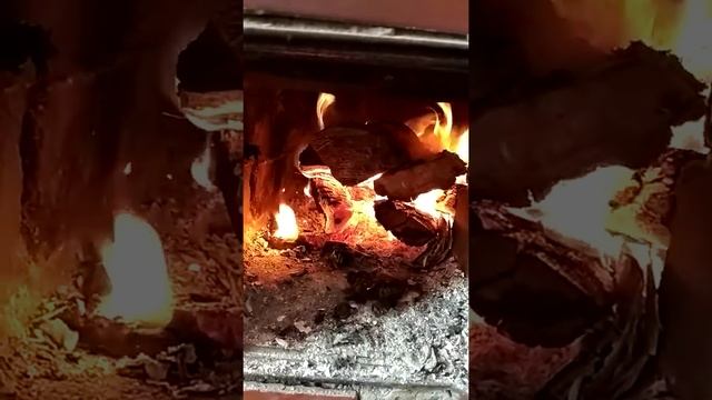 Печка!Огонь!Согревает душу!Можно смотреть вечно! смотреть онлайн