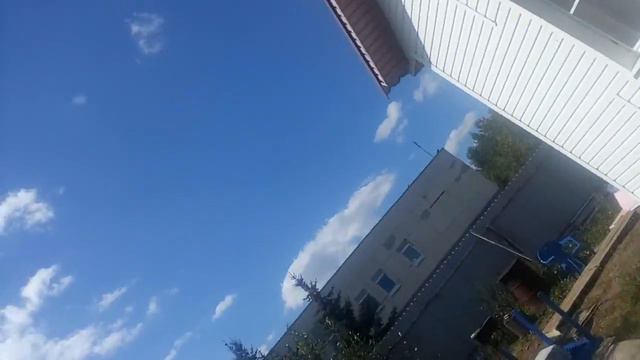 обзор дома и прыгаем на батуте смотреть онлайн