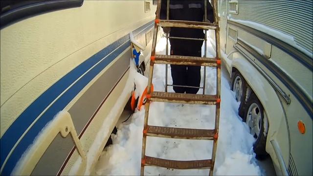 Чистим снег с каравана смотреть онлайн