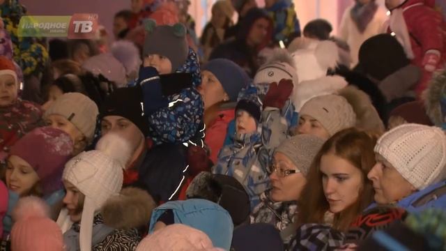 В Кировске зажглась новогодняя ель! смотреть онлайн