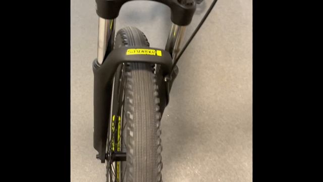 SCHWALBE HURRICANE 27.5 X 2.40 perfect for commuting and go off roading. смотреть онлайн