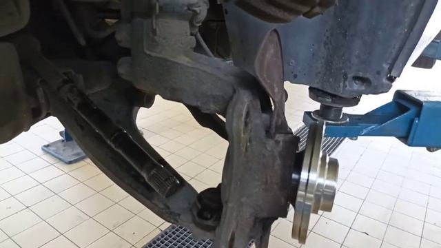 VW T5 Не дешёвая запчасть!!!Ступичный подшипник FAG в коробке фирмы SNR смотреть онлайн
