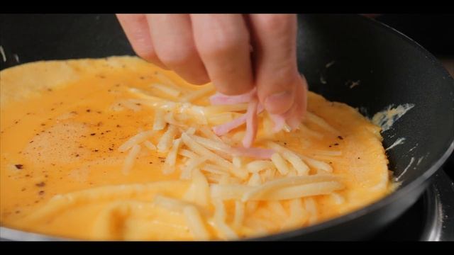 How To Make The PERFECT OMELETTE With Cheese And Ham (SUPER QUICK & EASY Breakfast Recipe) смотреть онлайн