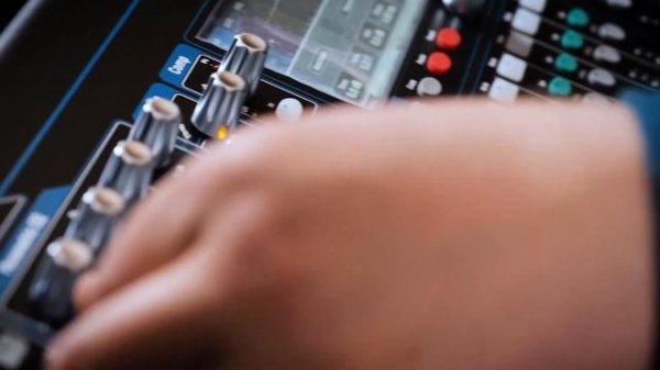 Allen & Heath QU-16 Обзор и анпакинг. Цифровой микшер.