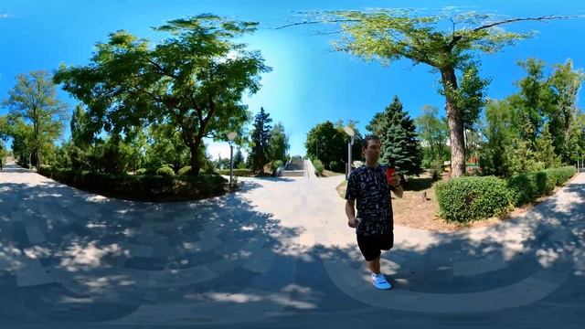 Приморский парк в 360, конечно это вам не набережная в Ялте или парк в Евпатории, но все же смотреть онлайн