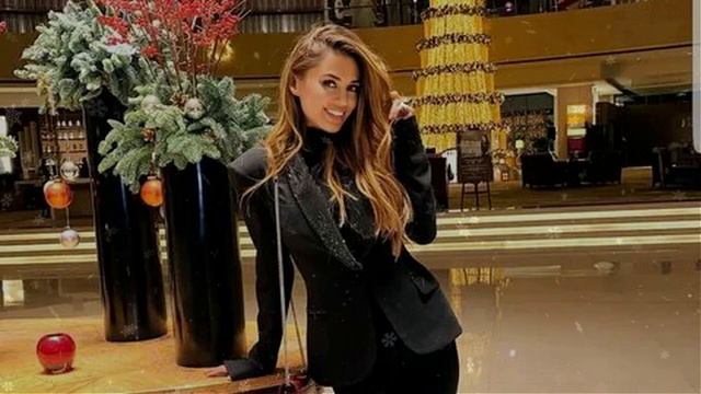 Поклонники Задаются Вопросом, на Какие Средства ей Удается Поддерживать Роскошну