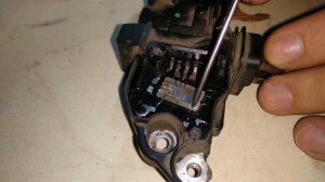 Разборка регулятора напряжения Bosch генератора Ford Mondeo II (mk2)