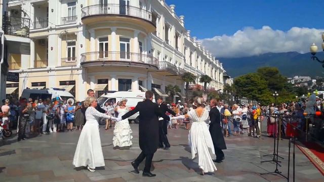 Белый цветок. Танец в Крыму смотреть онлайн