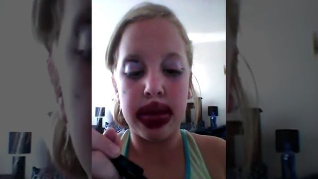 Really funny make up tutorial. Big bold lips. смотреть онлайн