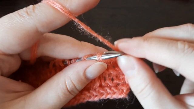 Узор с ажуром и платочной вязкой спицами. смотреть онлайн