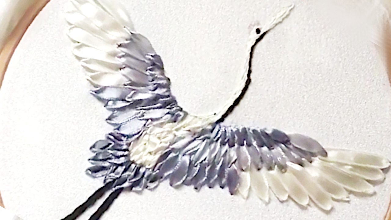 Вышивка лентами. Вышиваем АИСТА. Подробный мастер класс смотреть онлайн