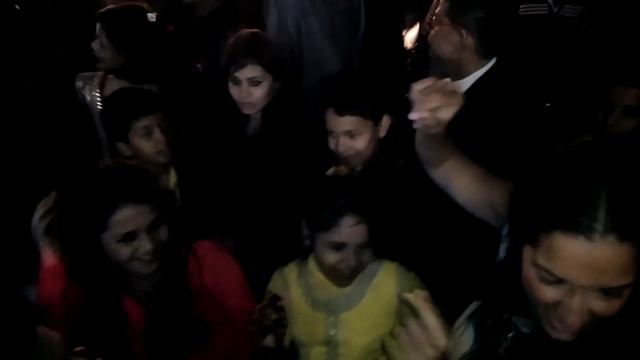 Riesha and Andy Dance Through India смотреть онлайн