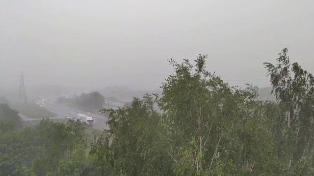 Сильнейший ливень с градом прошел только что в Рязани. смотреть онлайн