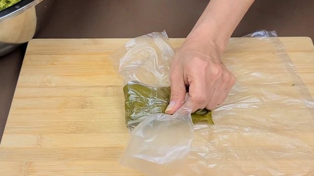 How to Make Vegan and Vegetarian Stuffed Grape Leaves dolma grape leaves смотреть онлайн