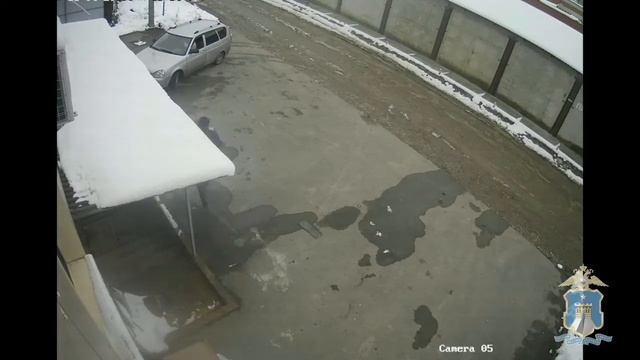 В Георгиевском округе обворовали магазин через подвал