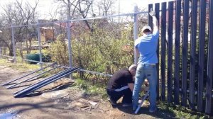 Забор из профнастила и евроштакетника. Откатные ворота на винтовые сваи.