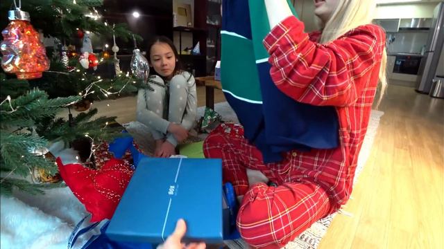 Подарки на Рождество детям ^^ KOREA VLOG смотреть онлайн