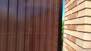 забор профлист с8  30 м п за 4 часа , своими руками