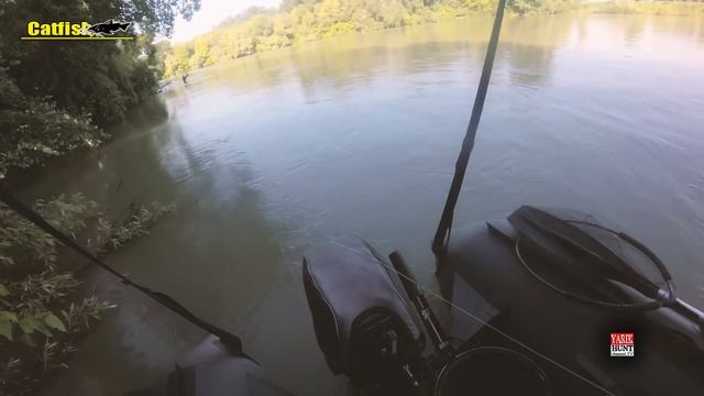 ?Рыбалка с лодки Апачи 3500?Американский сомик?Ловим на реке?Первый выход на квок на сома сезон 202 смотреть онлайн