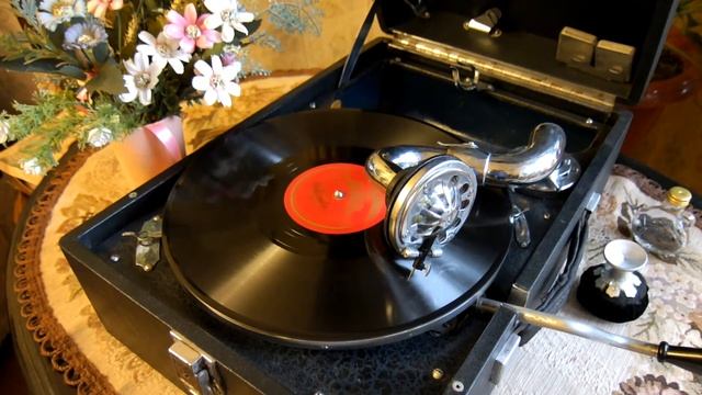 ? У водопада - А. Н. Цфасман, фокстрот, играет патефон смотреть онлайн