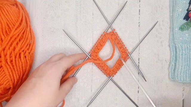 Закончила варежки с вышивкой снегири. Вяжу сейчас носочки лисички. смотреть онлайн