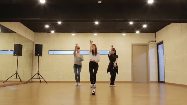 Корейские девушки прикольно танцуют// ETC ORANGE CARAMEL Catallena Dance Only смотреть онлайн