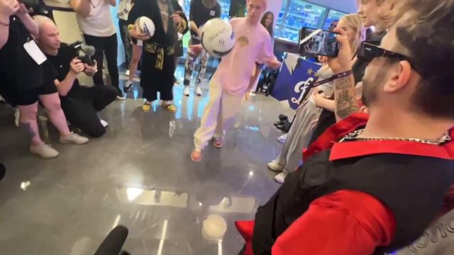 ХОЗЯЕВА, ДИЛБЛИН, РОСТИК И ПИНК НАВОДЯТ СУЕТУ НА ДР ЕГОРА КРИДА смотреть онлайн