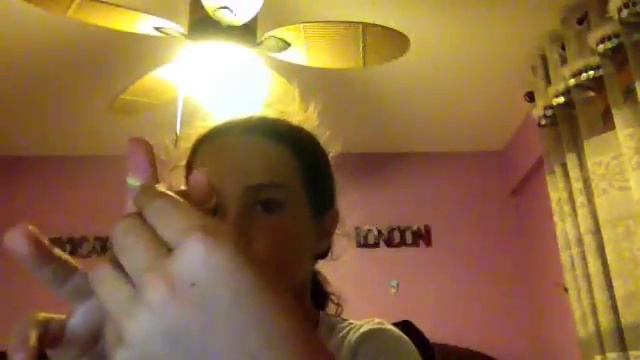 Как делать браслет на пальцах/ How to make a bracelet using your fingers смотреть онлайн