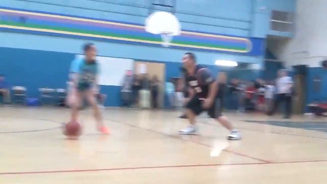Mr H slamming down on the basketball cort смотреть онлайн