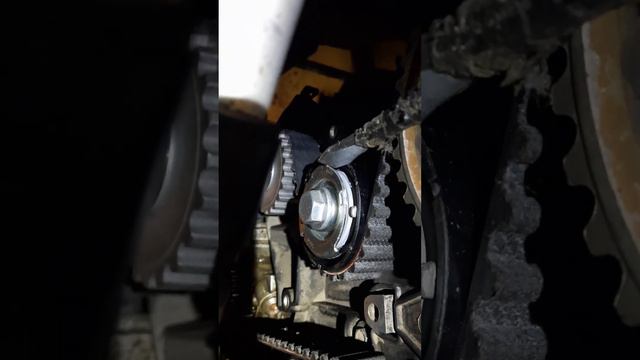 Как просто взвести самонатяжной ролик грм на ВАЗ 16 клапанов, мотор 21127