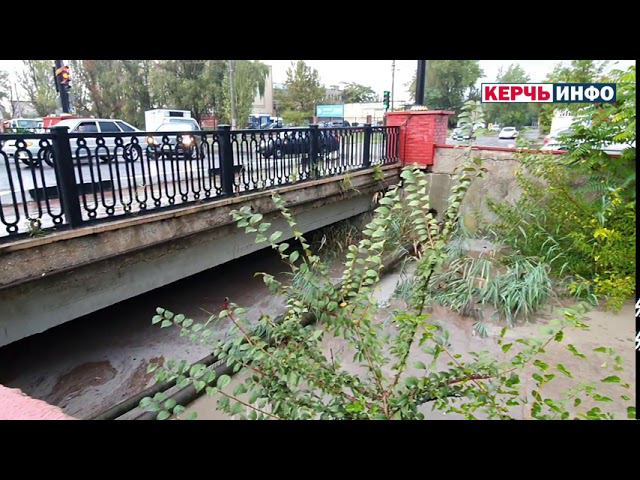 Речка Мелек-Чесме едва не вышла из берегов смотреть онлайн