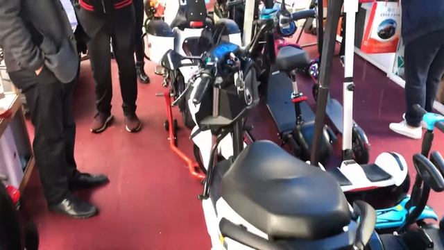 Обзор электроскутера с литиевым аккумулятором. Мотор 1500/3000W. Кантонская выставка,Китай 2018 смотреть онлайн