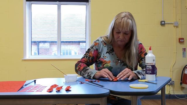 How to make a Poppy brooch смотреть онлайн
