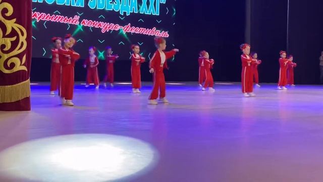 Танец! Я рисую небо, я рисую солнце смотреть онлайн