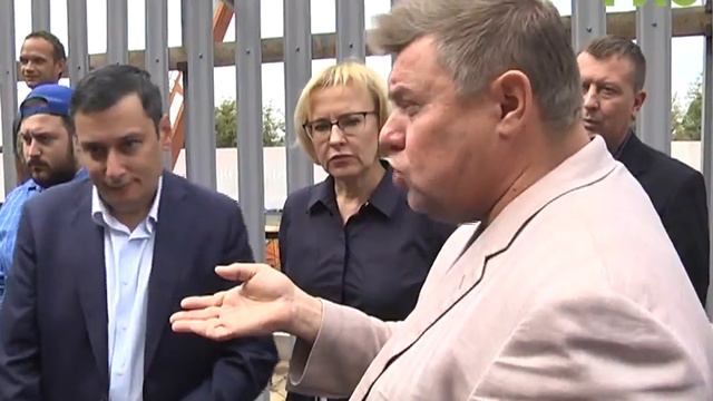 Жители 139-го дома по ул. Алексея Толстого протестуют против появления нового здания перед их окнам смотреть онлайн