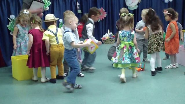 убираем игрушки. Раз,два, три...все на место убери игра садик смотреть онлайн