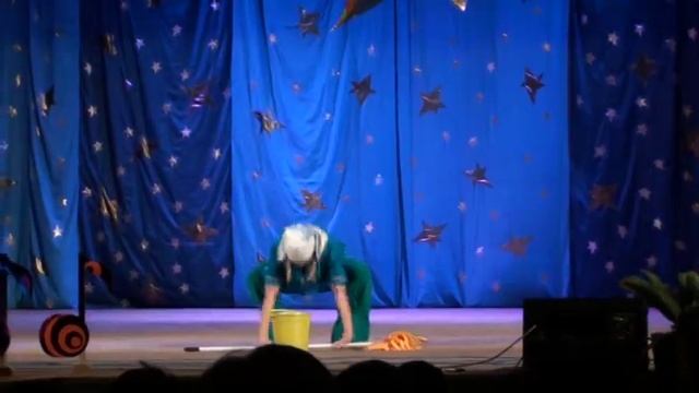 детский танец "Веселая уборка" г.Кемерово апрель 2011 смотреть онлайн