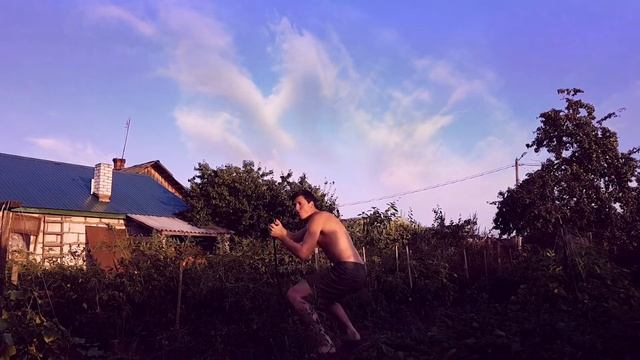 КОГДА НА ДАЧЕ ПОЛИВАЕШЬ ОГОРОД | КАК ЭТО ВЫГЛЯДИТ СО СТОРОНЫ (VINE) смотреть онлайн