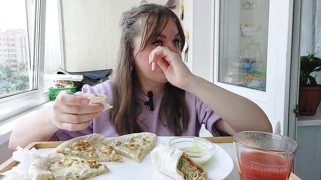 Мукбанг пицца песто, ролл Сицилия и томатный сок #Мукбанг #обжор #фудблогер смотреть онлайн