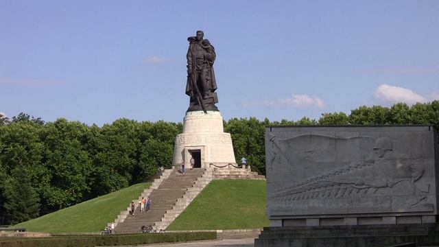 Berlin Treptower Park Soviet War Memorial смотреть онлайн