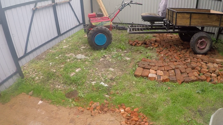 Возим кирпич мотоблоком. смотреть онлайн