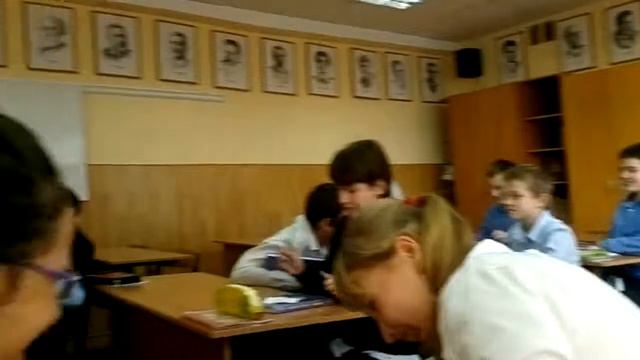 Что происходит, когда учитель выходит из нашего класса. Часть 1 смотреть онлайн