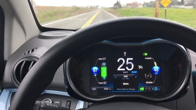 Разгон до 100 км/ч за 7 секунд на электромобиле Chevrolet spark EV смотреть онлайн