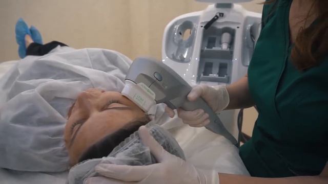 Зухра Гасанова проводит SMAS - лифтинг лица смотреть онлайн