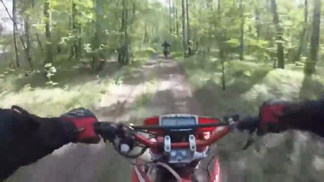 Enduro cross ride and the motorcycle accident (Поездка на питбайках в парке и эпичное падение) смотреть онлайн