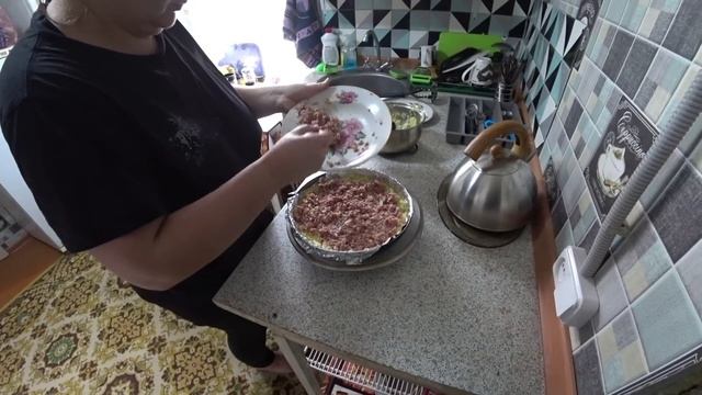 КУПИЛ ДОМИК В ДЕРЕВНЕ // Готовим картофельную запеканку с сыром в русской печи [ЕМЕЛЯ на ПЕЧИ] смотреть онлайн